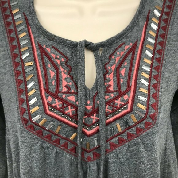 Hollister Womens Keyhole Neck Embroidered Beaded Yoke Gray Blouse Top Size XS - Picture 3 of 4